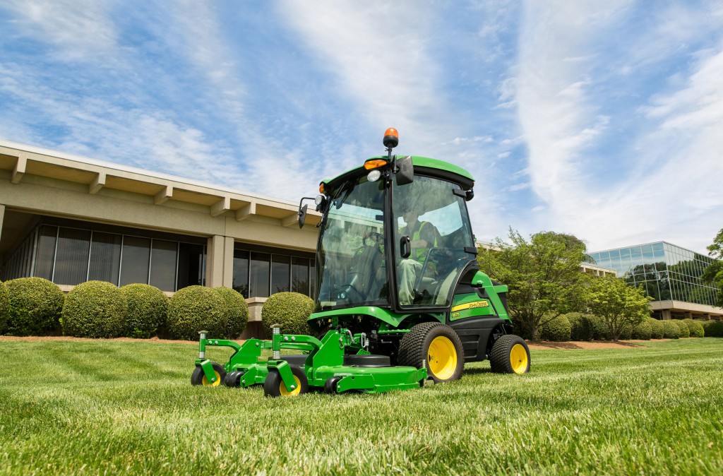 JD 1575 TerrainCut with cab.