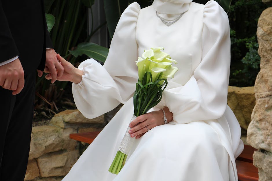 Image of beautiful Calla Lilies in various colors and sizes, creating a stunning visual impact.