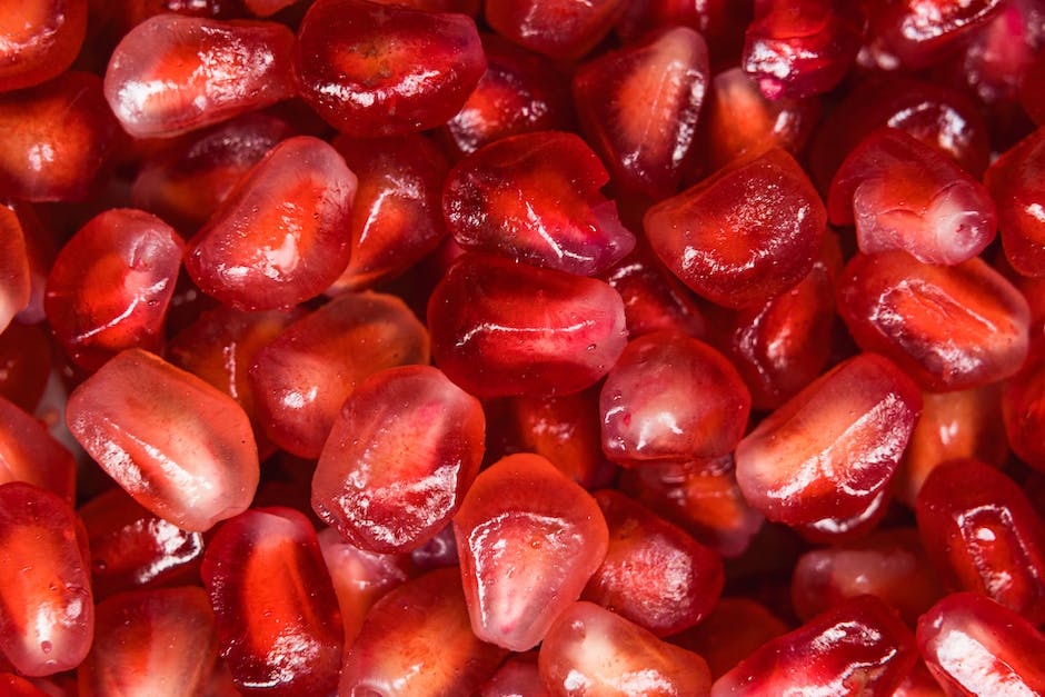 Image of pomegranate seeds being prepared for planting, showing the seeds separated from the pomegranate fruit.