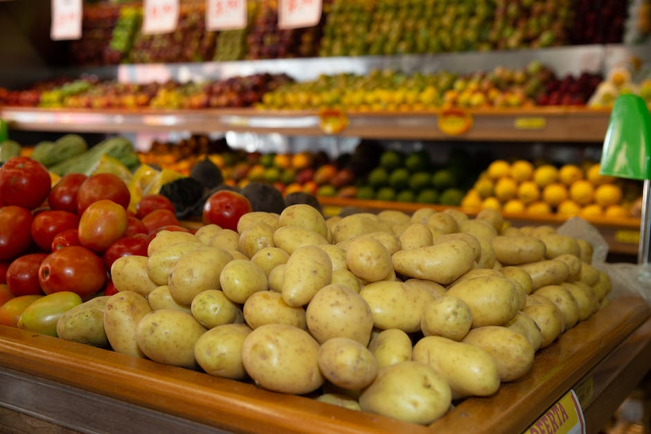 A picture of stored potatoes in a cool, dark space